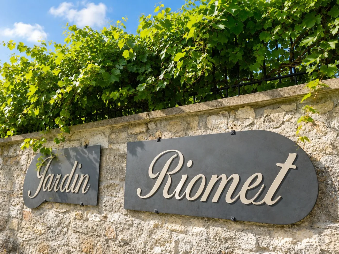Entrée du Jardin Riomet à Château-Thierry proche de Rooms Home CSM