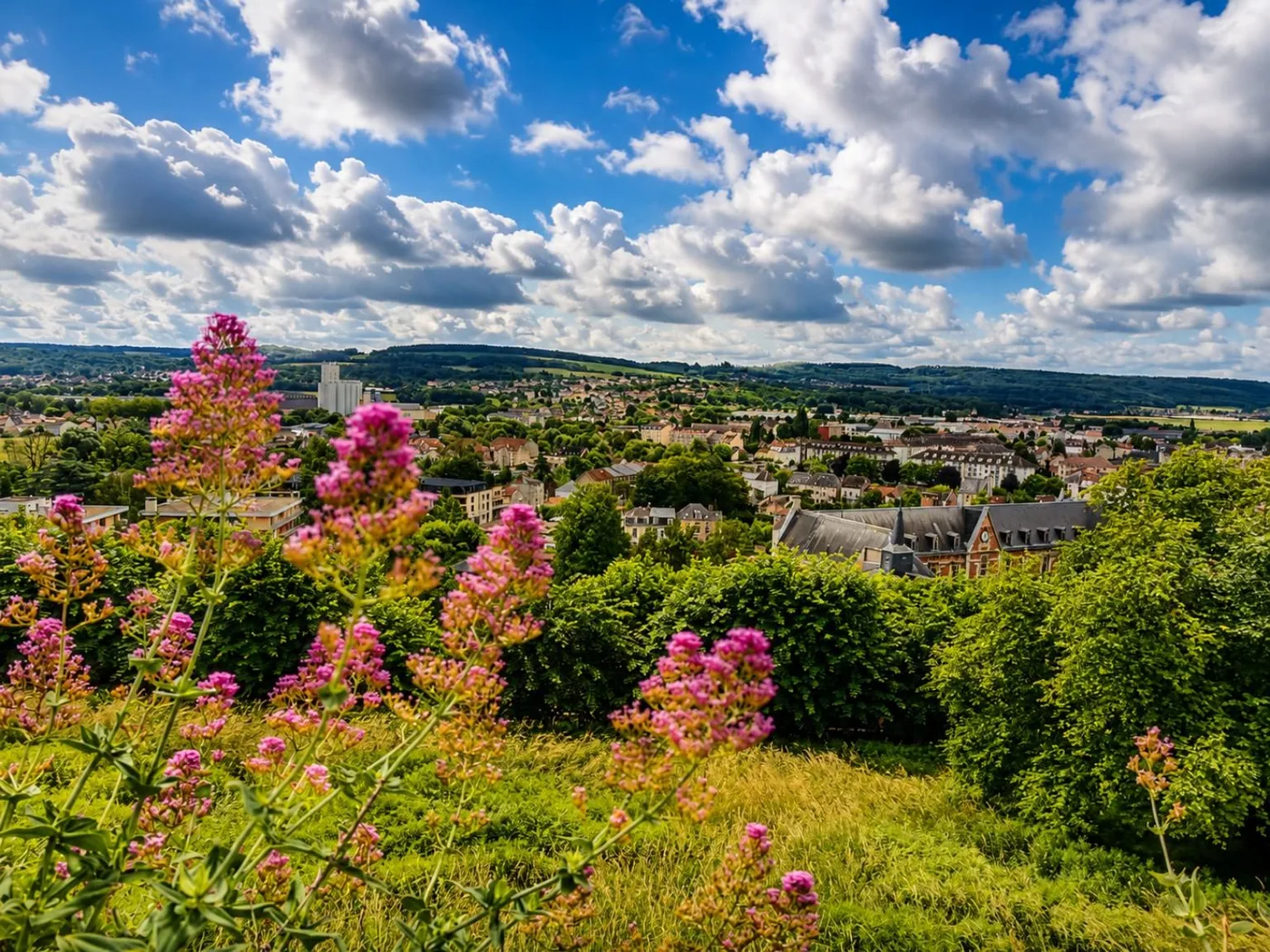 Vue panoramique sur Château-Thierry depuis le château médiéval